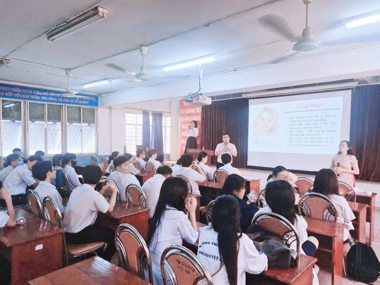 Aichiko đồng hành hướng nghiệp cùng học sinh khối 12
